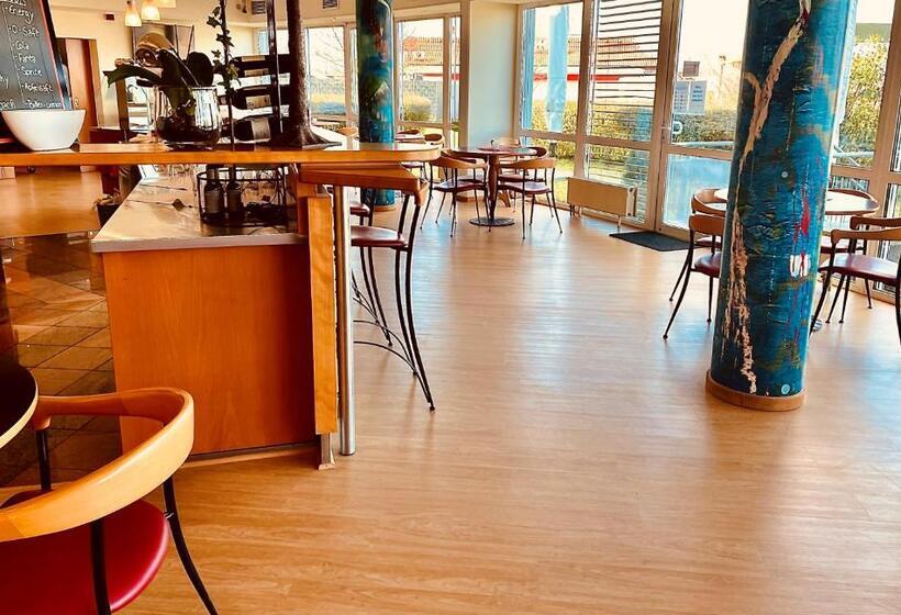 Номер Economy, Highway