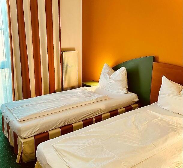 Номер Economy, Highway