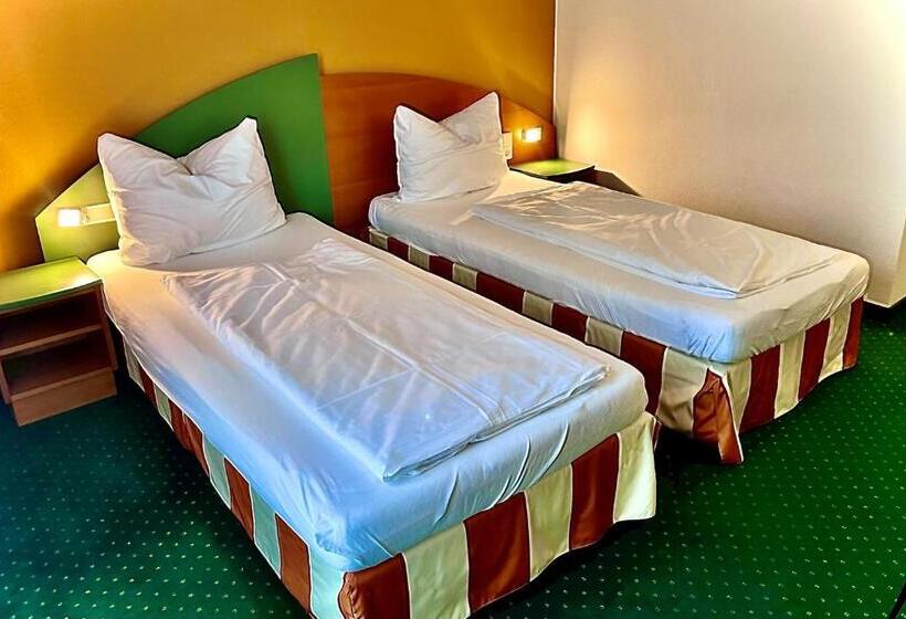 Номер Economy, Highway