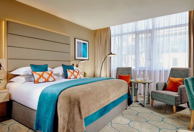 اتاق سوپریور, Mespil