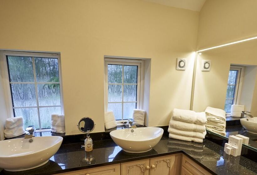 جناح, Hempstead House Hotel & Restaurant