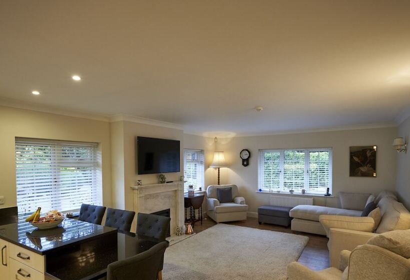 جناح, Hempstead House Hotel & Restaurant