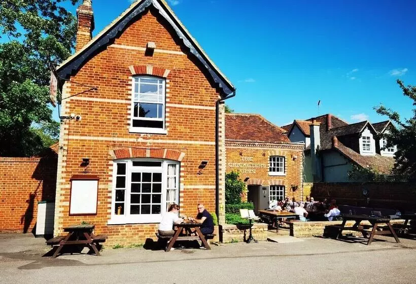 Deluxe-sviitti, The Cricketers Arms