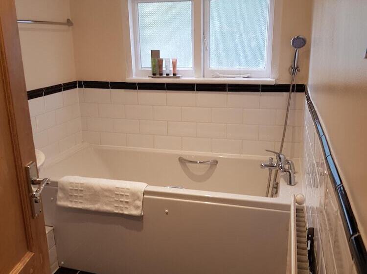 デラックススイート, The Cricketers Arms