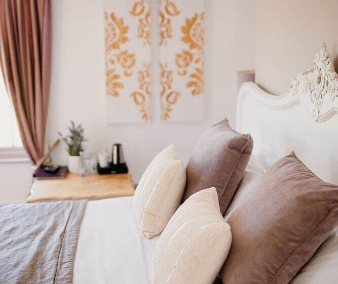 スーペリアースイート, The Cricketers Arms