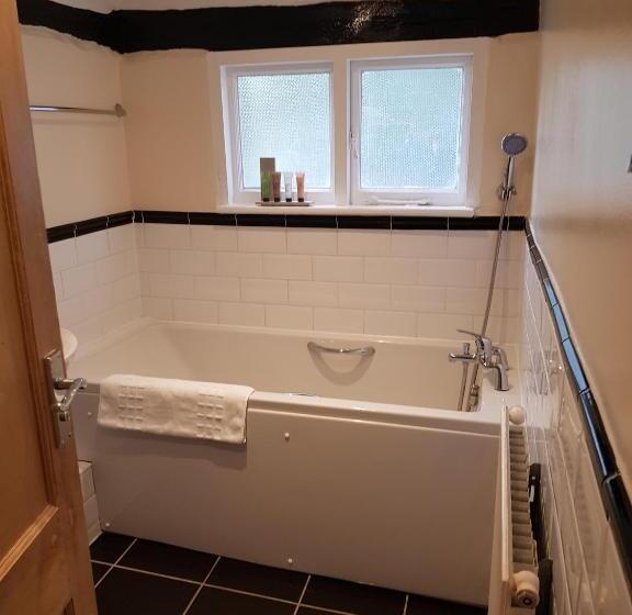 デラックススイート, The Cricketers Arms