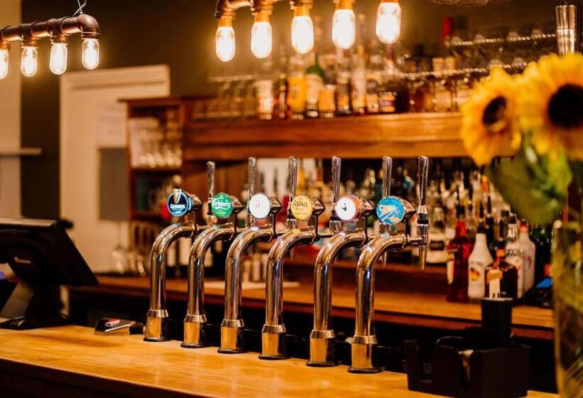 キングサイズベッドのデラックスルーム, The Cricketers Arms