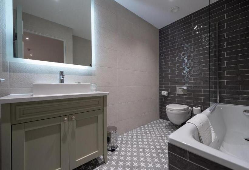 패밀리 룸, The Devonport