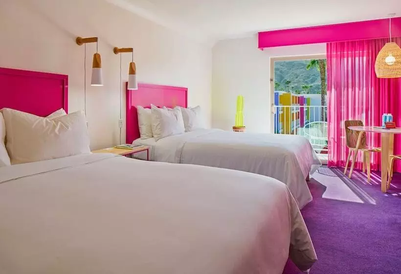 プールビュースイート, The Saguaro Palm Springs