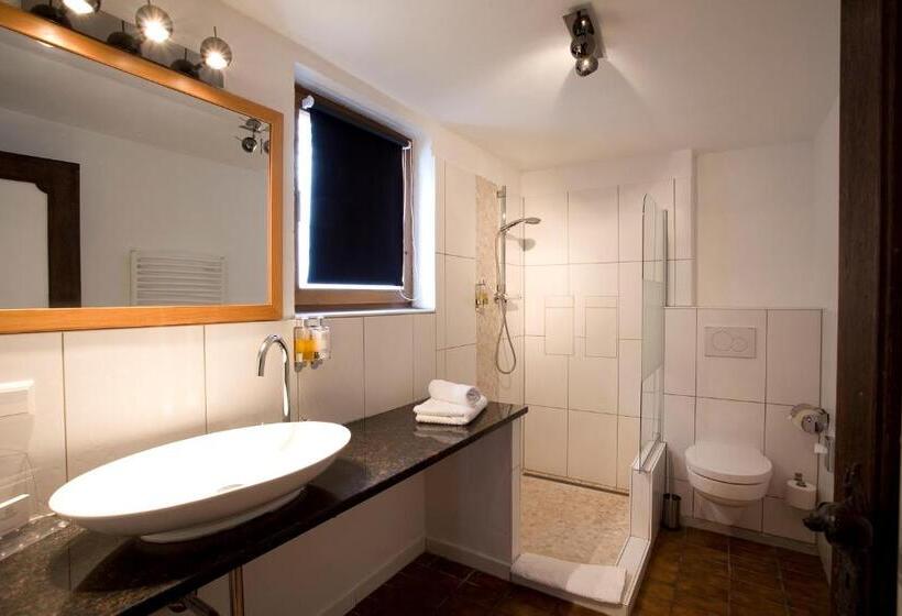 Quarto Estandar Individual, Traube