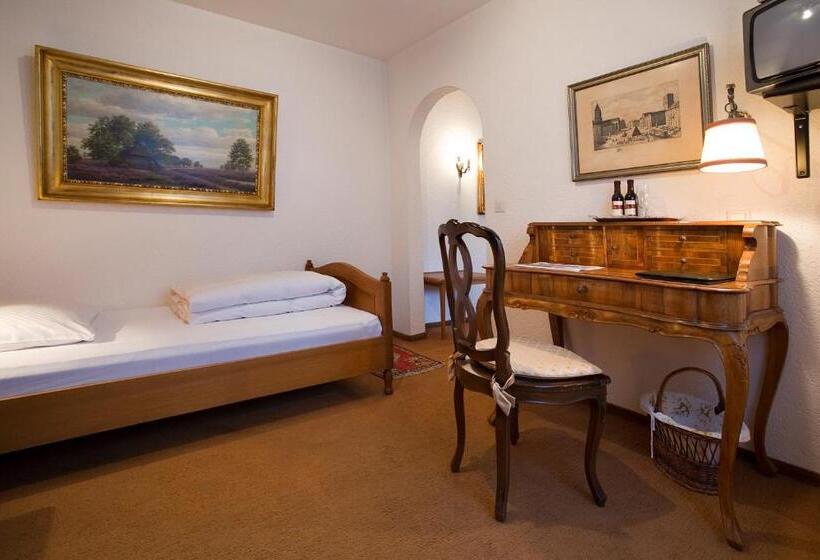 Quarto Estandar Individual, Traube