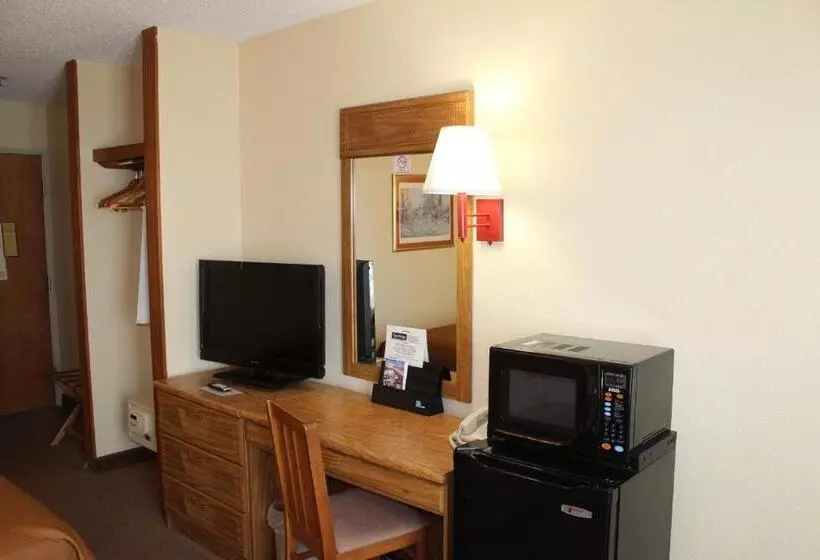 キングサイズベッドのデラックススイート, Travelodge By Wyndham Perry National Fairgrounds Area I 75