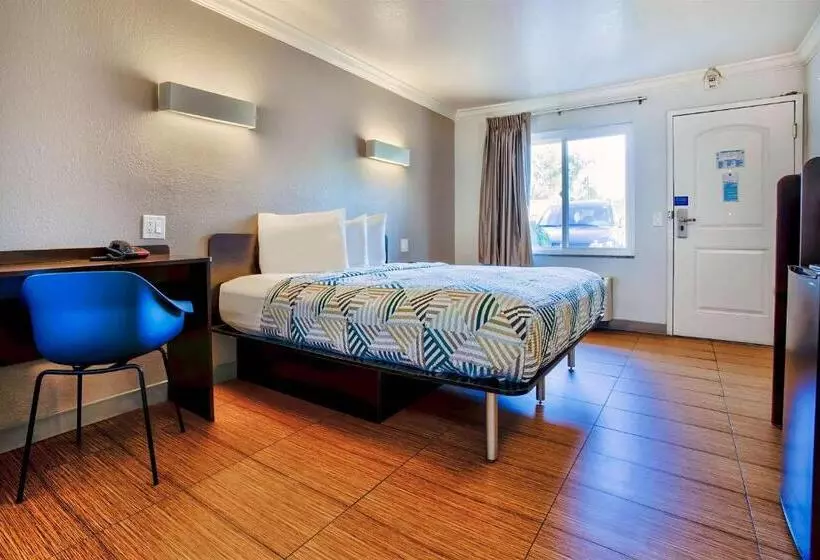 اتاق استاندارد با تخت بزرگ, Motel 6 Menifee, Ca