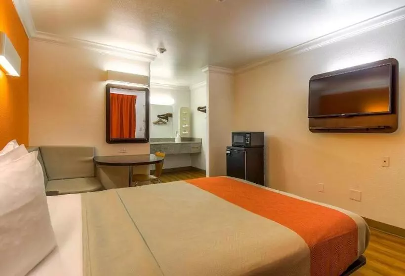 اتاق استاندارد با تخت بزرگ, Motel 6 Menifee, Ca
