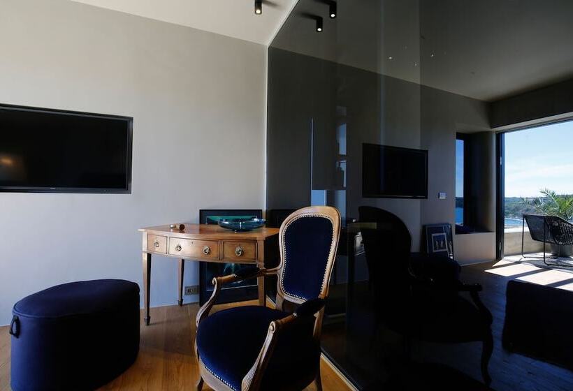 Люкс Deluxe Вид на Море, Boutique Hotel Valsabbion