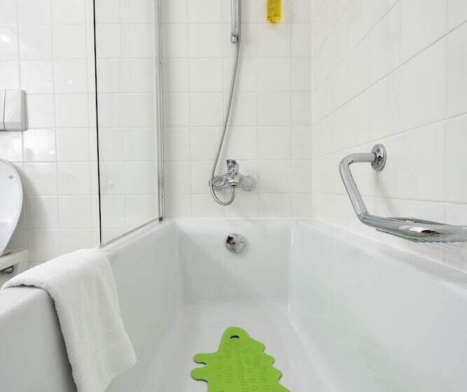 اتاق خانوادگی, City