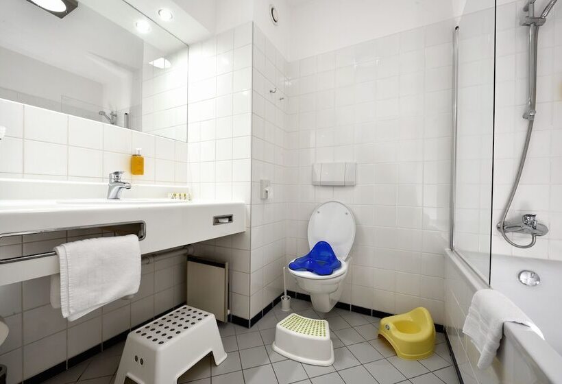 اتاق خانوادگی, City