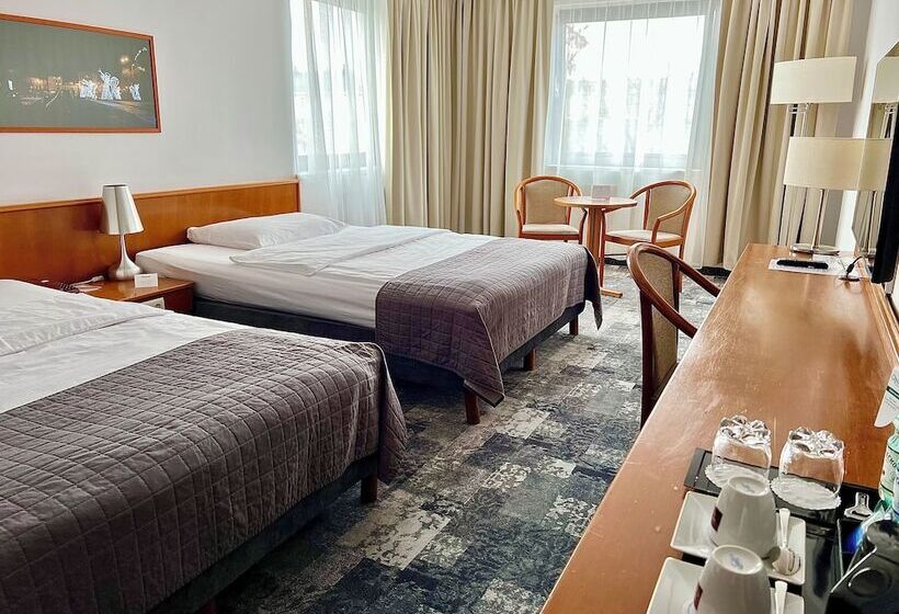 اتاق خانوادگی, City