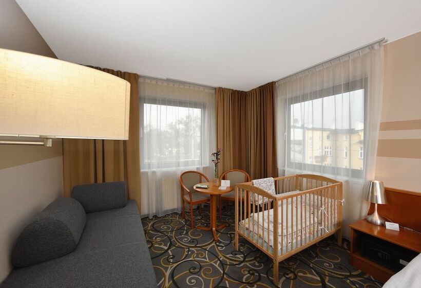 اتاق خانوادگی, City