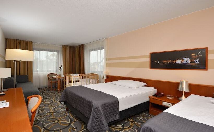 اتاق خانوادگی, City