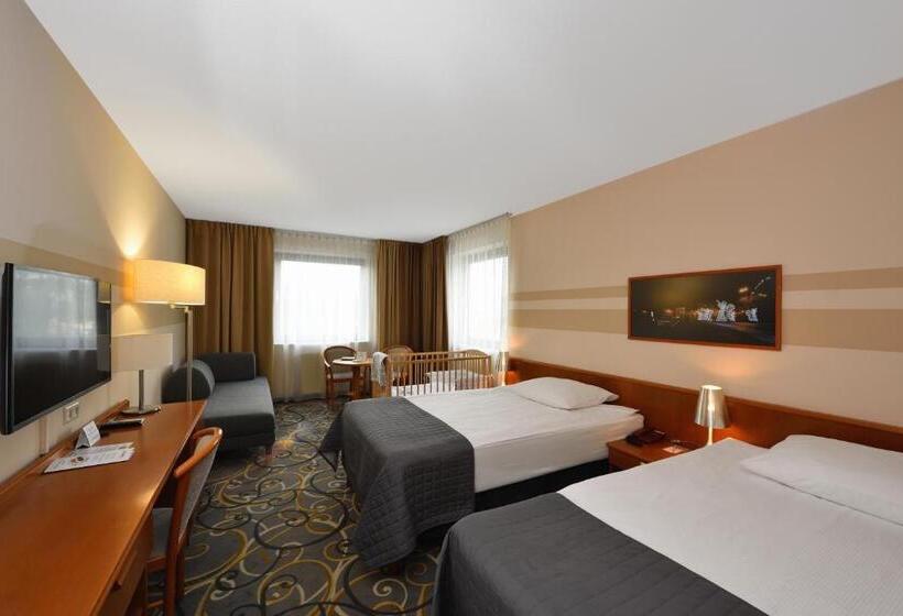 اتاق خانوادگی, City