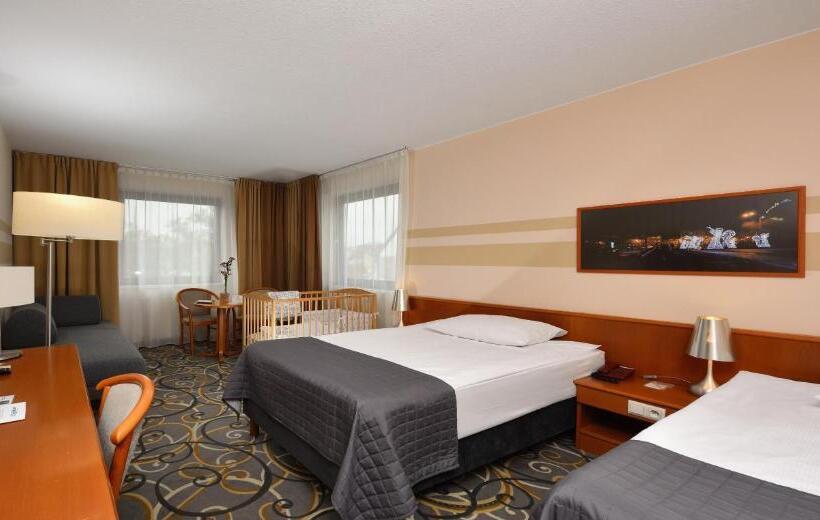 اتاق خانوادگی, City