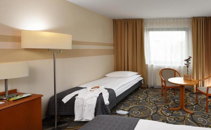 اتاق خانوادگی, City