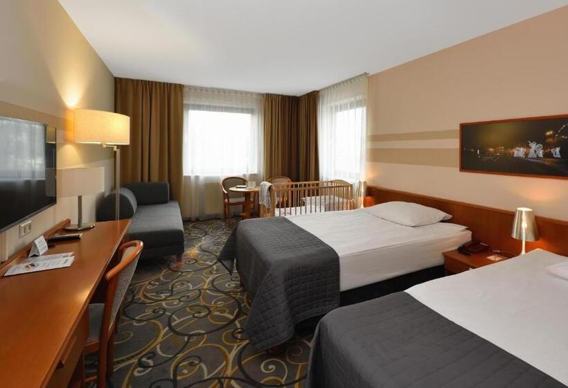 اتاق خانوادگی, City