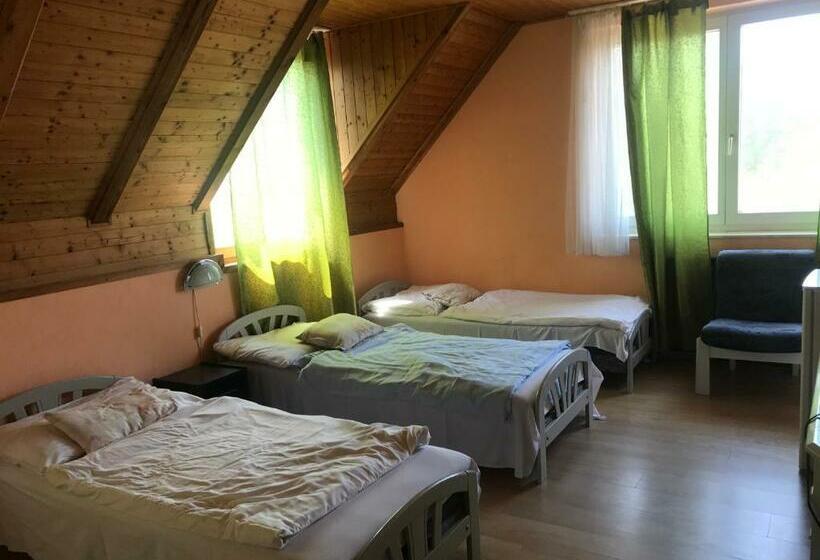 标准三人间, Francoise