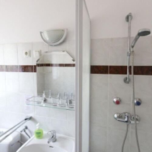 标准间, Francoise