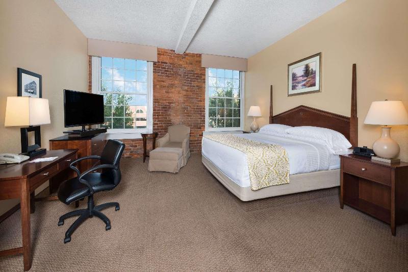 اتاق استاندارد با تخت بزرگ, Holiday Inn Montreal Centre Ville Downtown, An Ihg