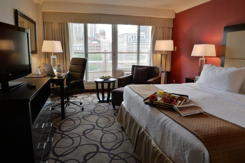 اتاق استاندارد با تخت بزرگ, Holiday Inn Montreal Centre Ville Downtown, An Ihg