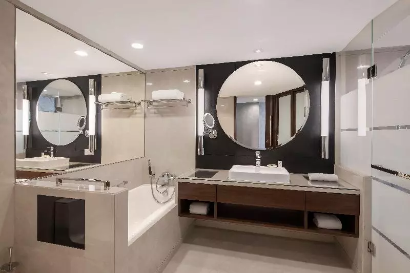 Club Room King Bed, Intercontinental Shanghai Pudong, An Ihg