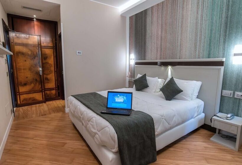 חדר סטנדרט לשלושה, Memphis