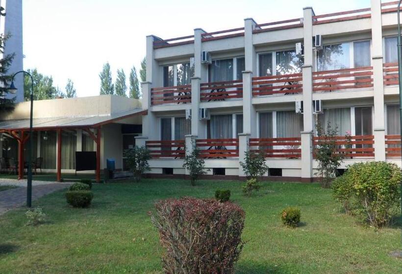 标准间带阳台, Nereus Park