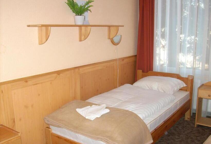 标准间, Nereus Park