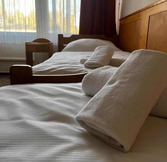 标准间, Nereus Park