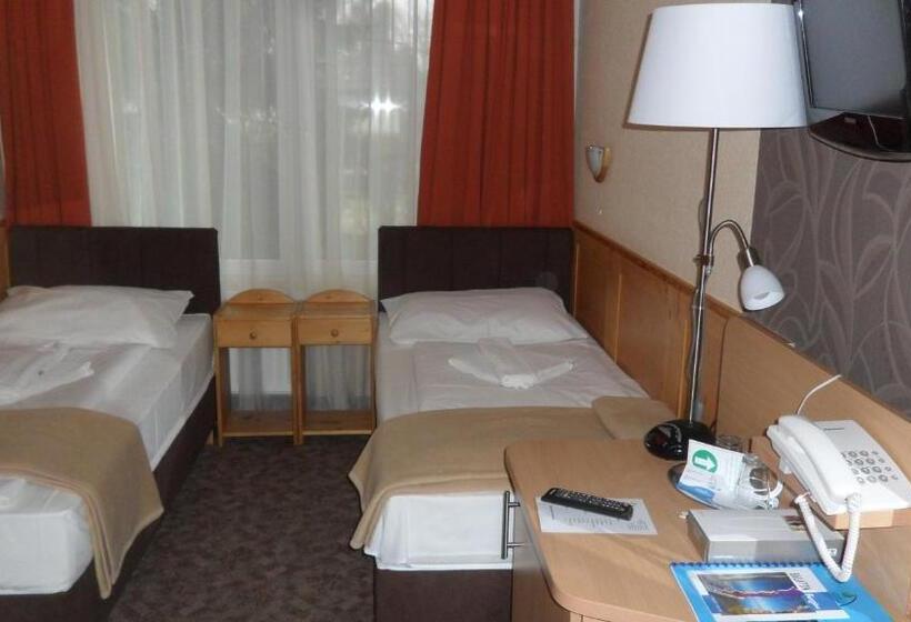 标准单人间, Nereus Park