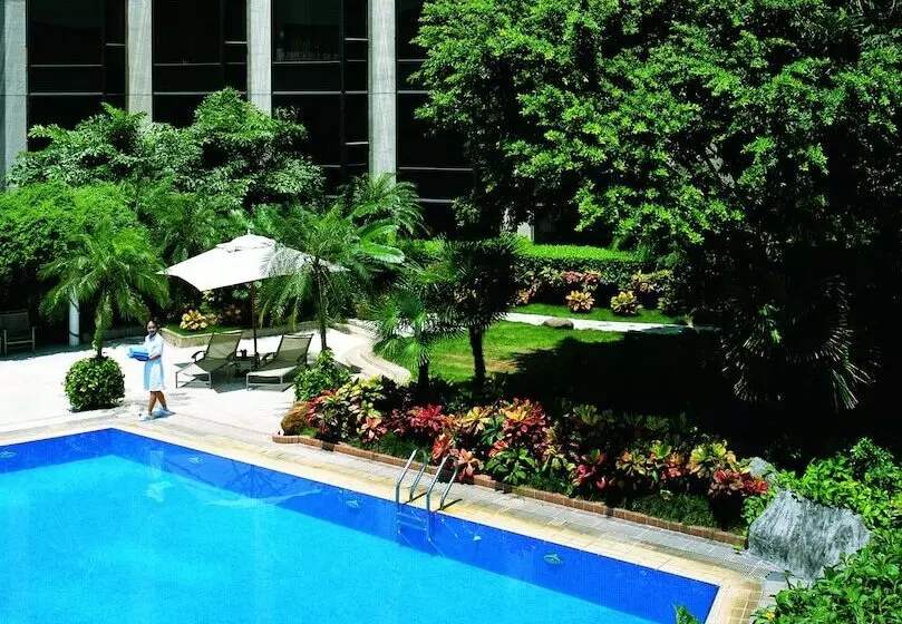 اتاق لوکس, Shangri La Shenzhen   Nearby Luohu Border, Outdoor Swimming Pool