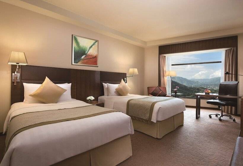 Номер Deluxe, Shangri La Shenzhen   Nearby Luohu Border, Outdoor Swimming Pool