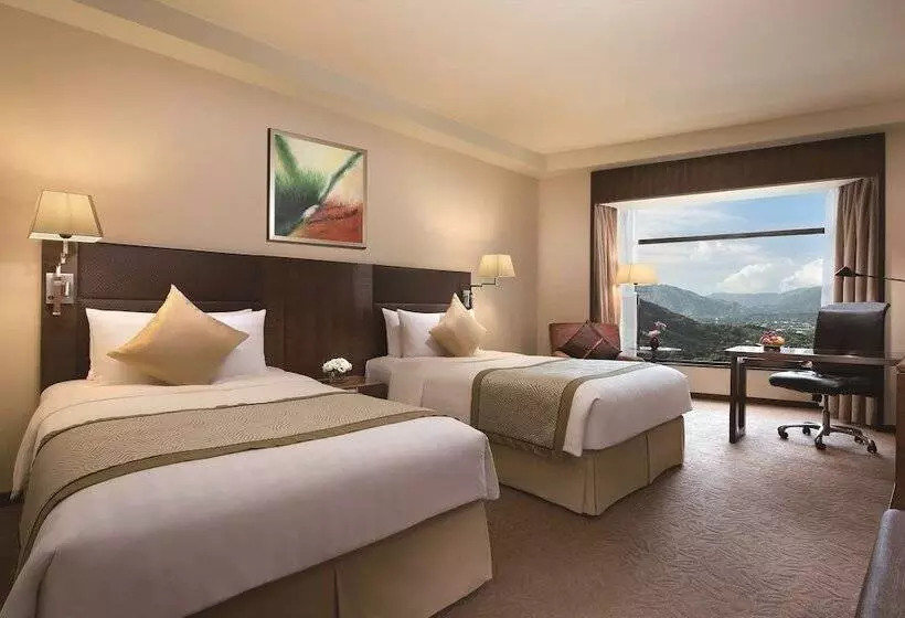 اتاق لوکس, Shangri La Shenzhen   Nearby Luohu Border, Outdoor Swimming Pool