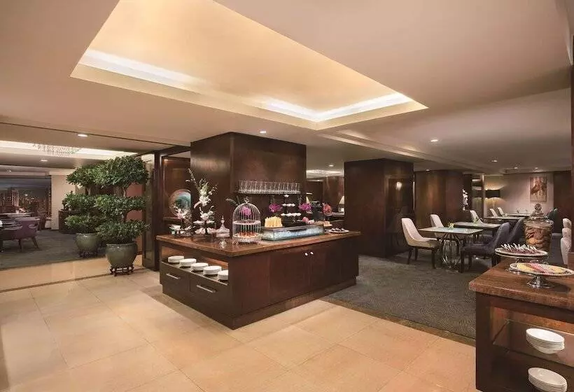سوییت اجرایی, Shangri La Shenzhen   Nearby Luohu Border, Outdoor Swimming Pool