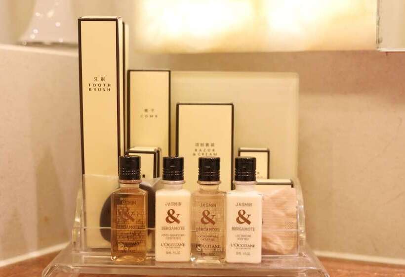 سوییت اجرایی, Shangri La Shenzhen   Nearby Luohu Border, Outdoor Swimming Pool