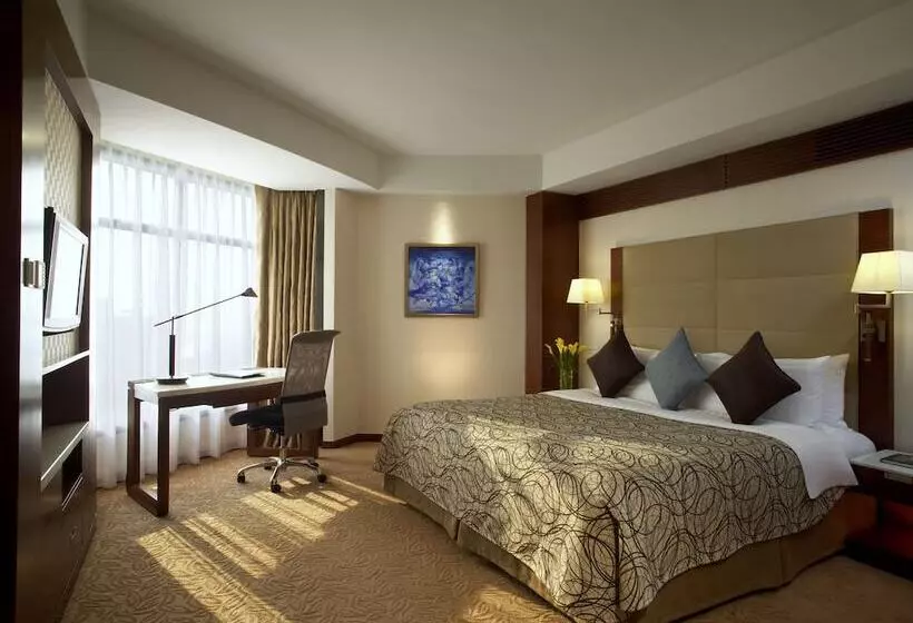سوییت اجرایی, Shangri La Shenzhen   Nearby Luohu Border, Outdoor Swimming Pool