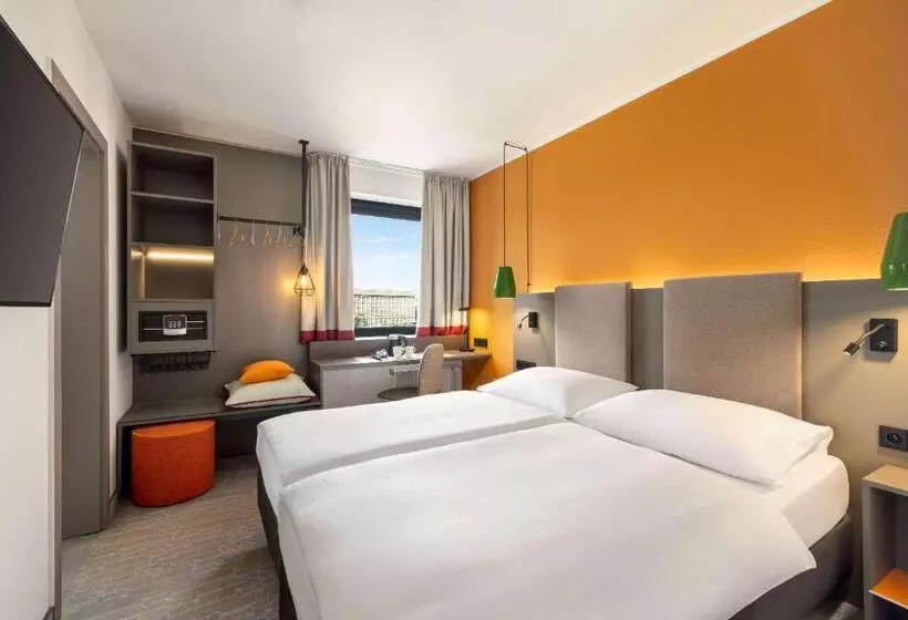 اتاق استاندارد با اتاق نشیمن, Vienna House Easy By Wyndham Cracow