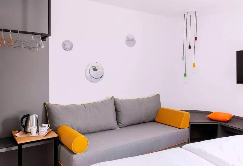 اتاق استاندارد با اتاق نشیمن, Vienna House Easy By Wyndham Cracow