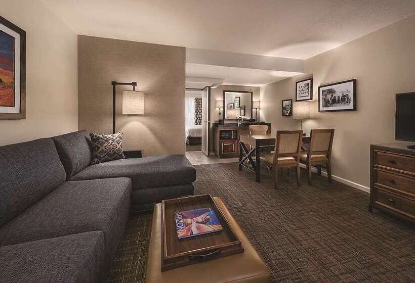 سوییت با چشمانداز استخر, Embassy Suites By Hilton San Juan Hotel & Casino