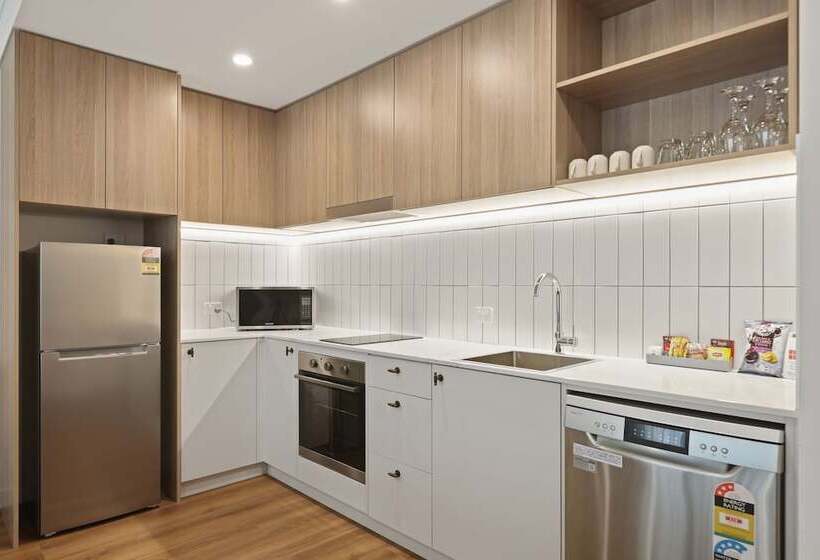 דירת שני חדרים, Clare Country Club