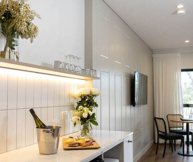 סוויטה, Clare Country Club