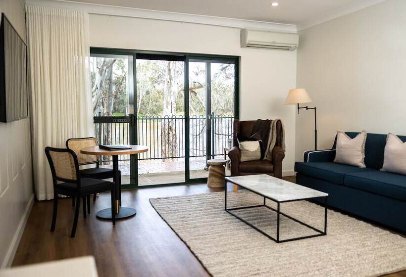 סוויטה, Clare Country Club